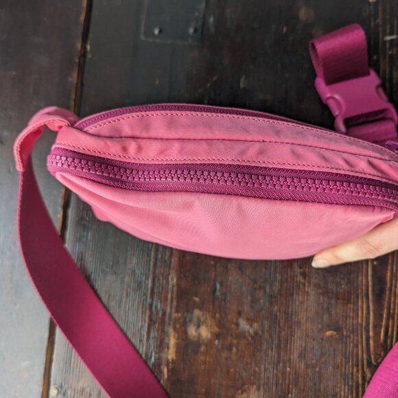 Lululemon Raspberry Coulis/Wild Berry Large Belt Bag - Picture 2 of 5